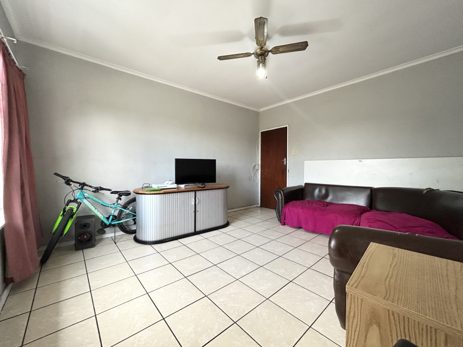 2 Bedroom Property for Sale in Oakdene Western Cape